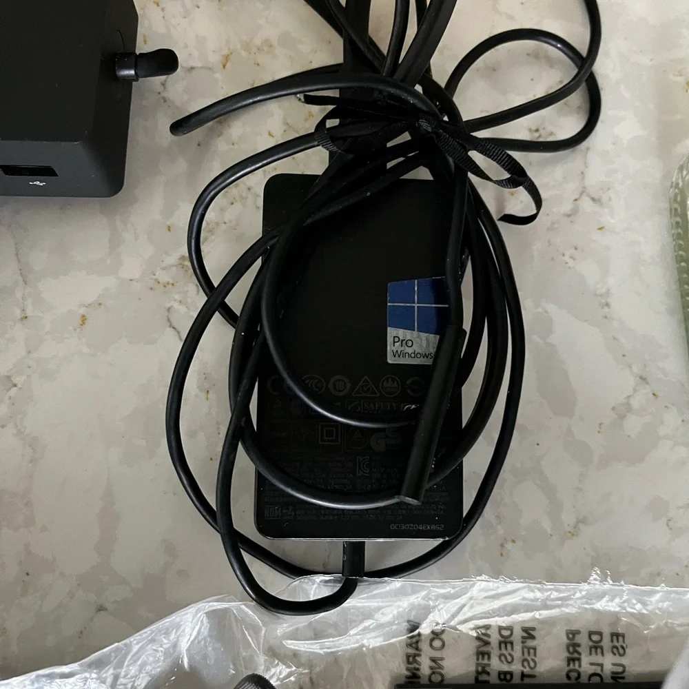 Surface PRO bundle w/ docking station HDMI cable, case , add monitor connector